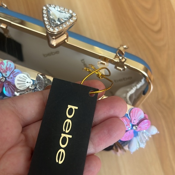 COPY - Bebe Sequenced Daisy Clutch - Picture 14 of 17